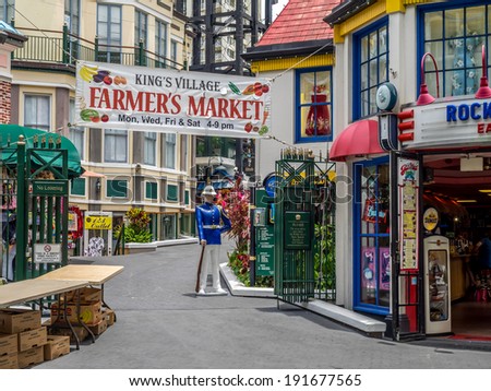 WAIKIKI, HAWAII - APRIL 25: King\'s Village gift shop and fast food mall in Waikiki on April 25, 2014.  King\'s Village has numerous gift shops and restaurants for tourists looking for gifts.