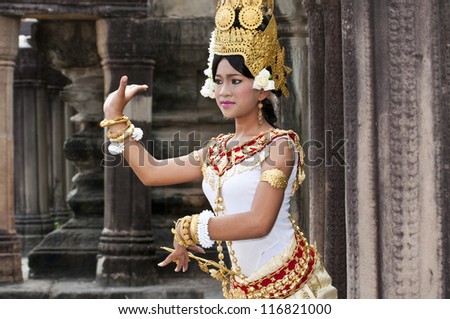 SIEM REAP,CAMBODIA- MARCH 04, 2012: The Culture Show of Cambodia in 2012 at Angkor Wat  MARCH 04,2012,unidentified women Khmer classical dancer in traditional costume in Siem Reap, Cambodia.Angkor Wat