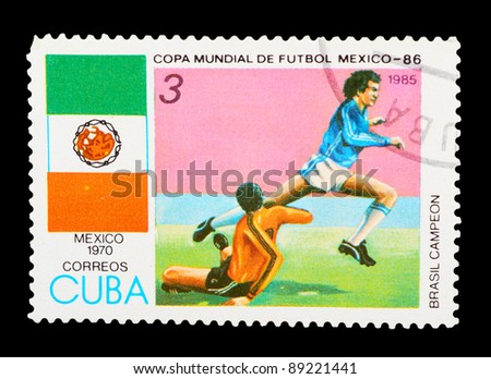 CUBA - CIRCA 1985: a stamp printed by CUBA shows football players. World football cup in Mexico, series, circa 1985