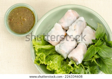Fresh noodle spring roll with spicy sauce