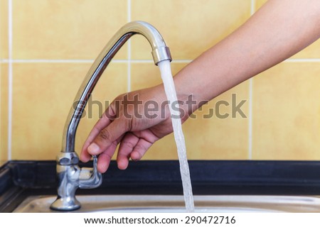 Hand turn on and turn off faucet