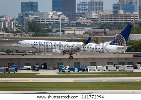 FORT LAUDERDALE, FL - MAY 10: A United Airlines Boeing 737 on approach on May 10, 2012 in Fort Lauderdale, FL. United Airlines is the world\'s second largest airline with 96 million passengers in 2011.
