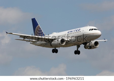 MIAMI - APRIL 10: A United Airlines Airbus A319 approaches on April 10, 2014 in Miami. United Airlines is the world\'s largest airline with 695 planes and some 92 million passengers in 2012.
