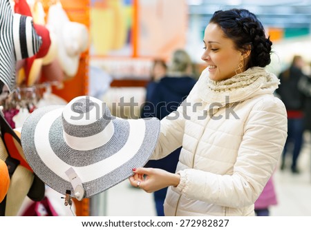 Shopping Girl Portrait. Beauty Woman in Shopping Mall. Shopper. Sales. Shopping Center