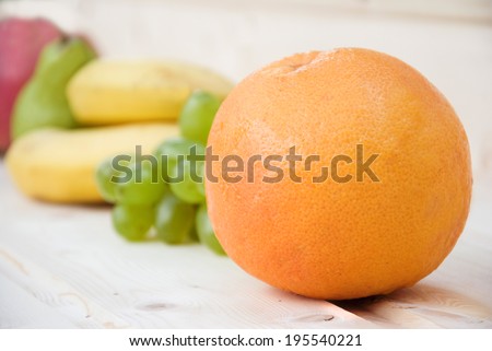 Fruit on the tree, the main plan grapefruit