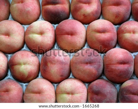 Yellow peaches displayed to be sold