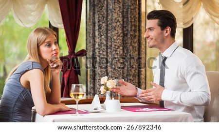 Woman is getting bored on first date