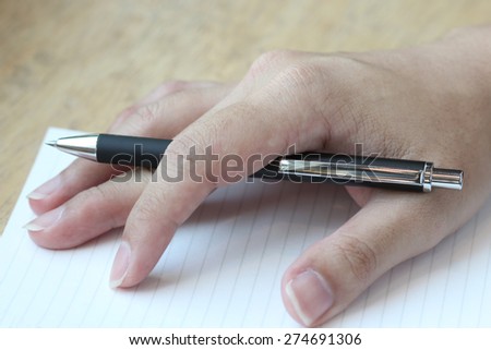 man hand hold pen