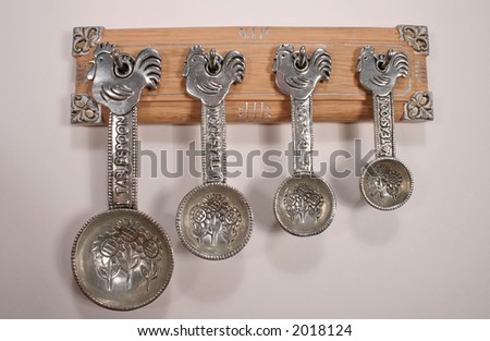 Set of unique silver sunflower patterned measuring spoons with rooster on the handle