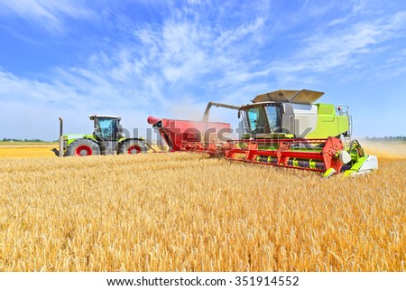 Grain harvesting combine