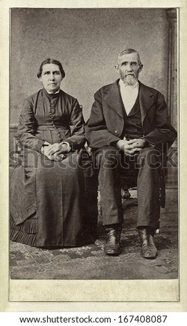Us - Wisconsin - Circa 1860 - A Vintage Cartes De Visite Photo Of An Elderly Couple. The Man And Wife Are Sitting Next To Each Other. A Photo From The Civil War Era. Circa 1860