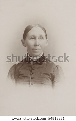 1800s Eighteen hundred photograph portrait of a woman dressed in simple clothes of those of the Quaker religion. She is middle aged.