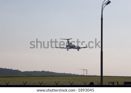 plane ( TU-154) just few seconds before landing, rear view