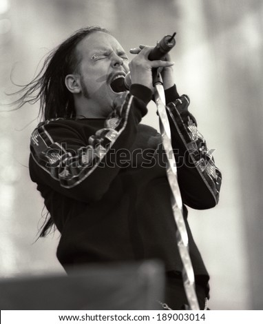 DENVER	JULY 12:	Vocalist Jonathan Davis of the Heavy Metal band Korn performs in concert July 12, 2000 at the Mile High Stadium in Denver, CO.