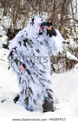 stock-photo-army-recon-in-winter-camouflage-uniform-44089957.jpg