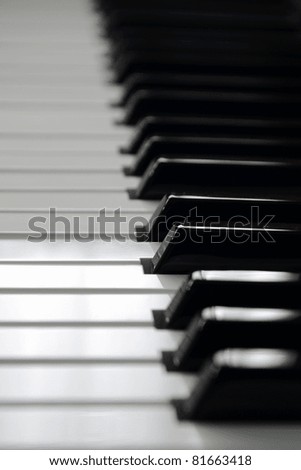 A side view of some piano keys