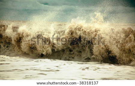 stormy waves in the sea (photo)
