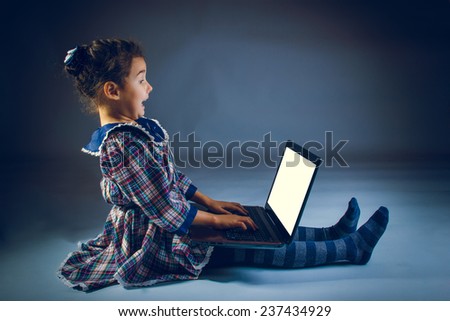 girl looking surprised computer cross process