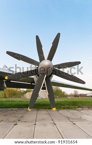 Big counter rotating plane propellers