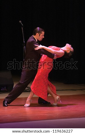 DNEPROPETROVSK, UKRAINE - NOVEMBER 22: The dancers Janina Quinones and Neri Piliu (Argentina, Buenos Aires) at \