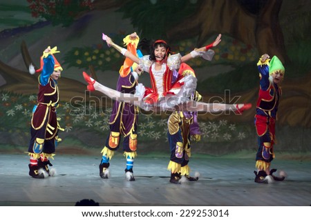 DNIPROPETROVSK, UKRAINE - OCTOBER 14: Unidentified children, ages 8-12 years old, perform SNAW WHITE on October 14, 2007 in Dnipropetrovsk, Ukraine