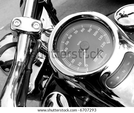black and white motorcycle speedometer