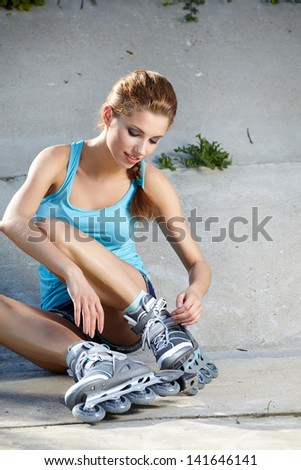 Beautiful young woman rink on roller-skate