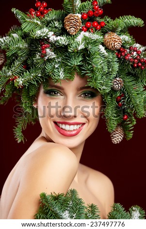 Beauty Fashion Model Girl with Christmas Tree Hairstyle