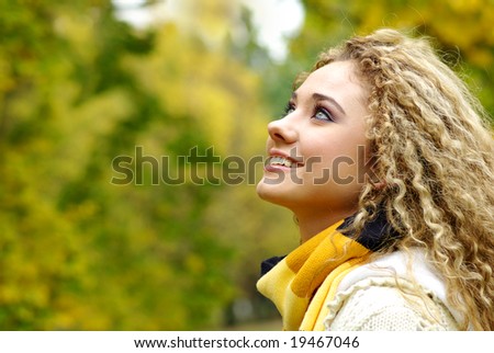 Young beautiful woman in the autumn park