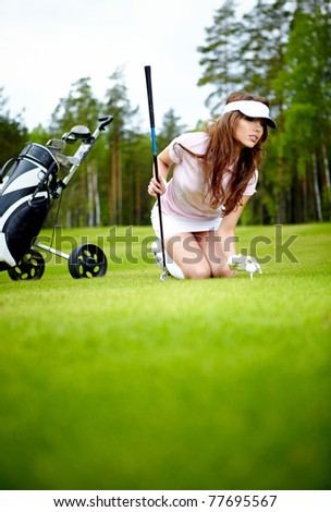 A pretty woman golfer