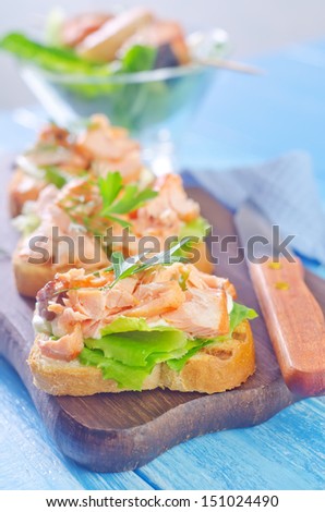 sandwich with baked salmon