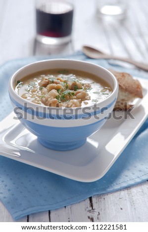Chick-pea soup with bread and pasta
