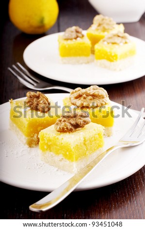 Sweet fresh lemon bars (Vertical)
