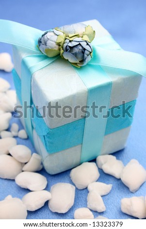 Soap gifts in blue with white bath crystals
