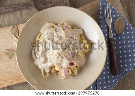 Carbonara Pasta, white sauce carbonara pasta with ham and mushroom