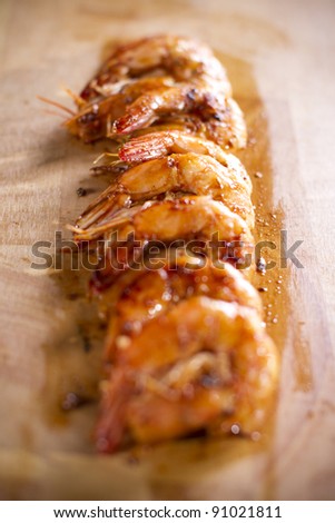 grill shrimp dish, seven of grilled shrimps arrange on wood plate.