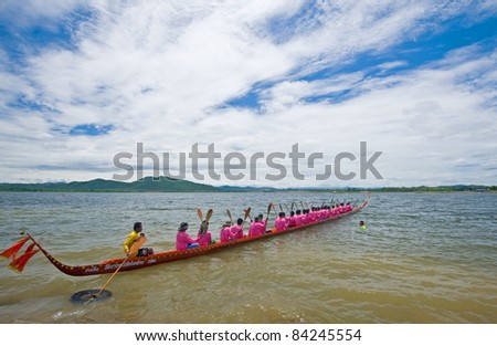 RATCHABURI,THAILAND - SEPT 3: Traditional Thai Long Boat with a crew of 30 waiting time for match during Queen Cup Traditional Long Boat Race Championship on Sept. 3, 2011 in Ratchaburi, Thailand