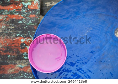 plastic bowl  put clean water