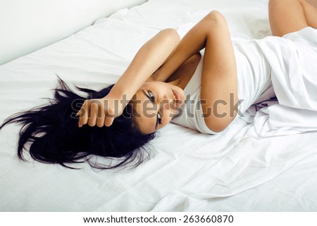 pretty real mulatto brunette woman in bed, cant sleep