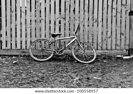 black bycicle, black and white image of bycicle
