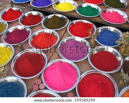 Powder paint in aluminum dishes on market in India