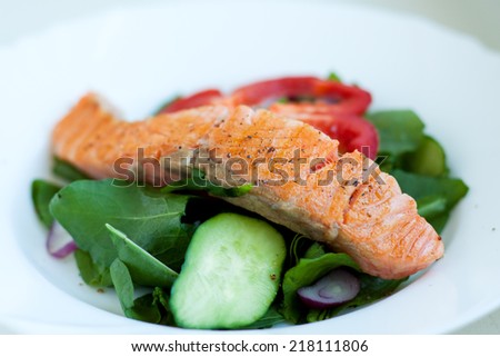 Grilled salmon with spinach and seasonal vegetables salad - healthy dinner idea