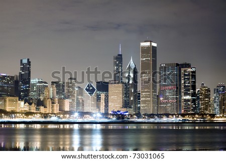 [Obrazek: stock-photo-chicago-at-night-73031065.jpg]
