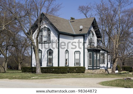 American Traditional Home (Siding Exterior)
