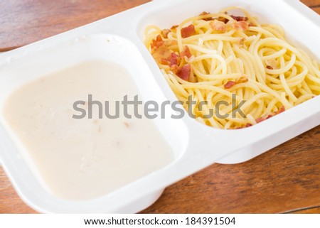 Ready meal with spaghetti carbonara