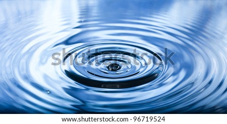 Wavy circles on the water and blue reflections.