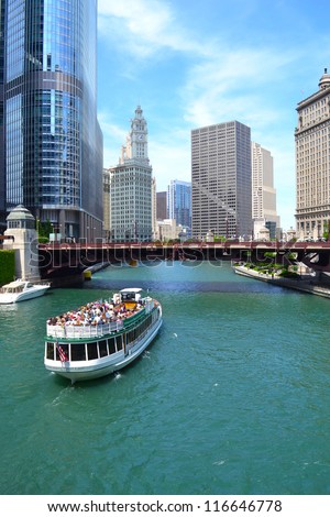 Chicago - June 14: Chicago'S First Lady, A Chicago River Cruise Boat, Travels Towards Lake Michigan During A 75-Minute Guided Architectural Tour On June 14, 2011. Chicago