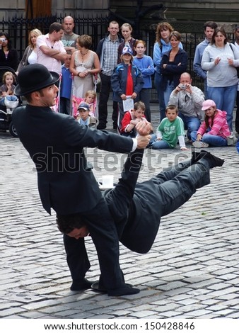 EDINBURGH, GREAT BRITAIN - CIRCA AUGUST 2007: Unknown acrobats make the performance at the week-end street festival circa August 2007 in Edinburgh, Great Britain.