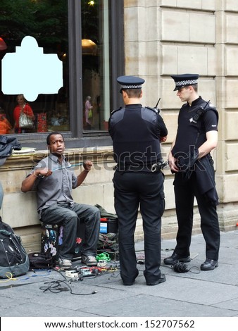 LONDON Ã¢Â?Â? CIRCA AUGUST 2007: Unknown police officers make an arrest of unknown street musician in middle-city on August 2007 in London, Great Britain.