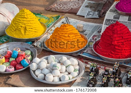 HAMPI, KARNATAKA, INDIA - MARCH 11, 2013: Colorful painting powders and souvenirs at Hampi bazaar.